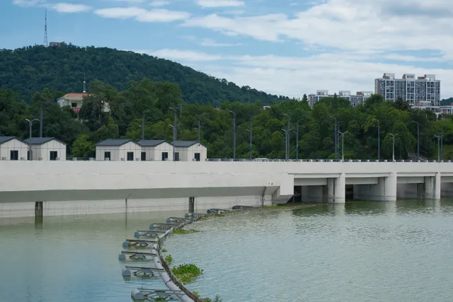 P083